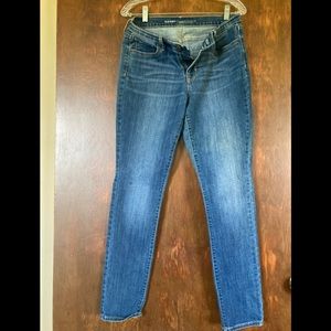Old Navy Women’s Curvy jeans.  Size 8